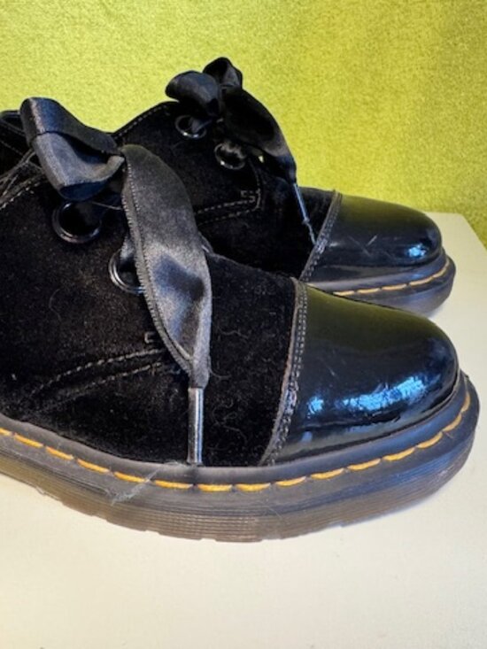 Dr. Martens vintage velvet and patent Oxford shoes - Picture 3 of 4